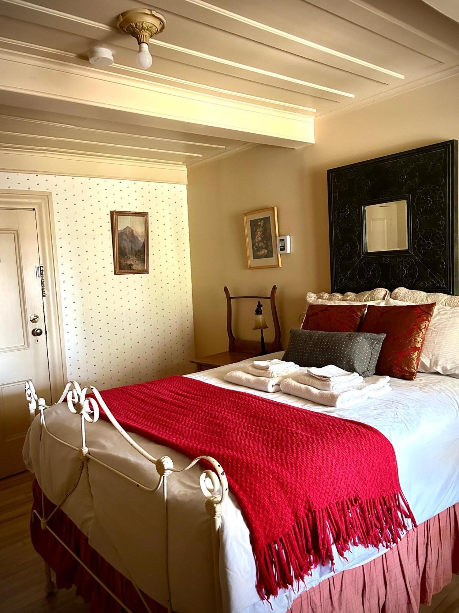 Le Mange Grenouille Hotel 3*
